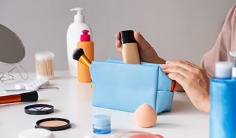 How to carry cosmetics in hand luggage on the plane?